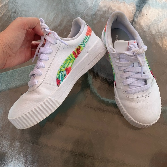 Ladies Puma Athletic Shoes - Picture 2 of 5